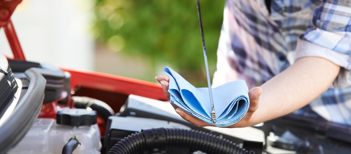 Wie oft muss das Motoröl im Auto gewechselt werden?